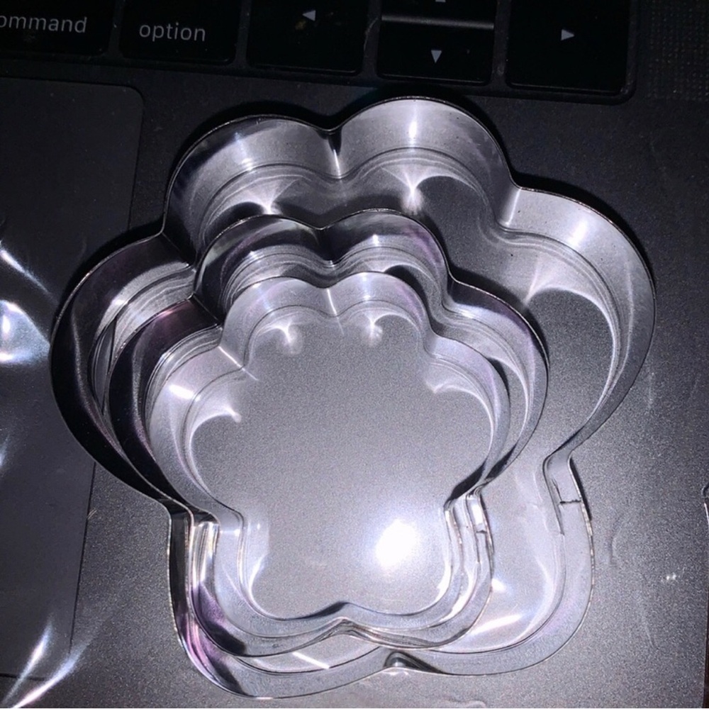 New in bag Paw Print or flower Cookie, Ornament, Biscuit Cutters